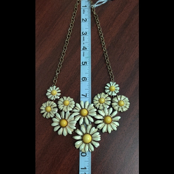 60s Inspired Boho Daisy Necklace. EUC - Picture 5 of 8